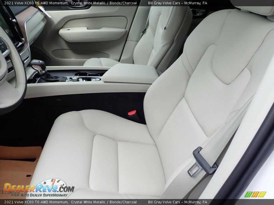 2021 Volvo XC60 T6 AWD Momentum Crystal White Metallic / Blonde/Charcoal Photo #7