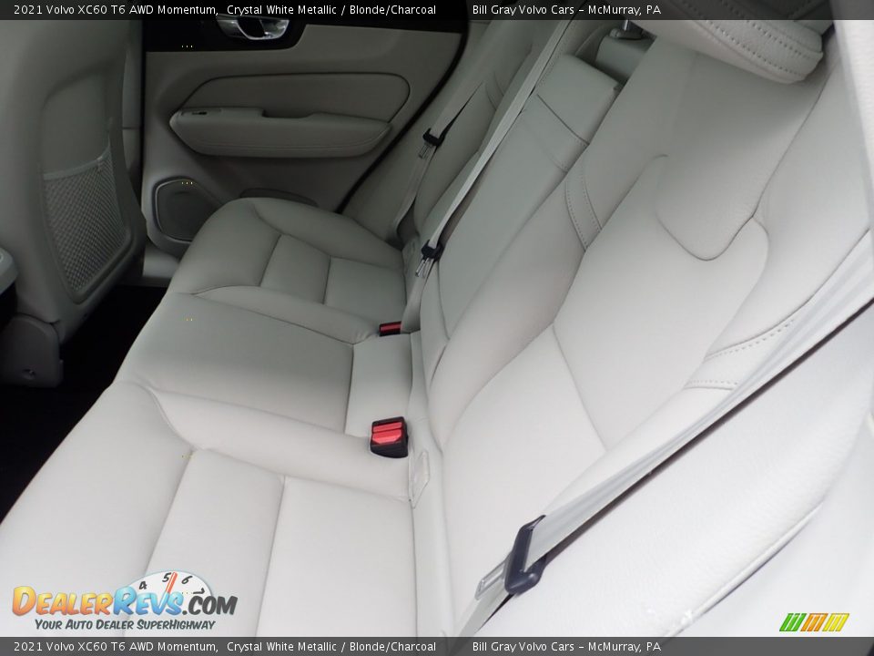 2021 Volvo XC60 T6 AWD Momentum Crystal White Metallic / Blonde/Charcoal Photo #8