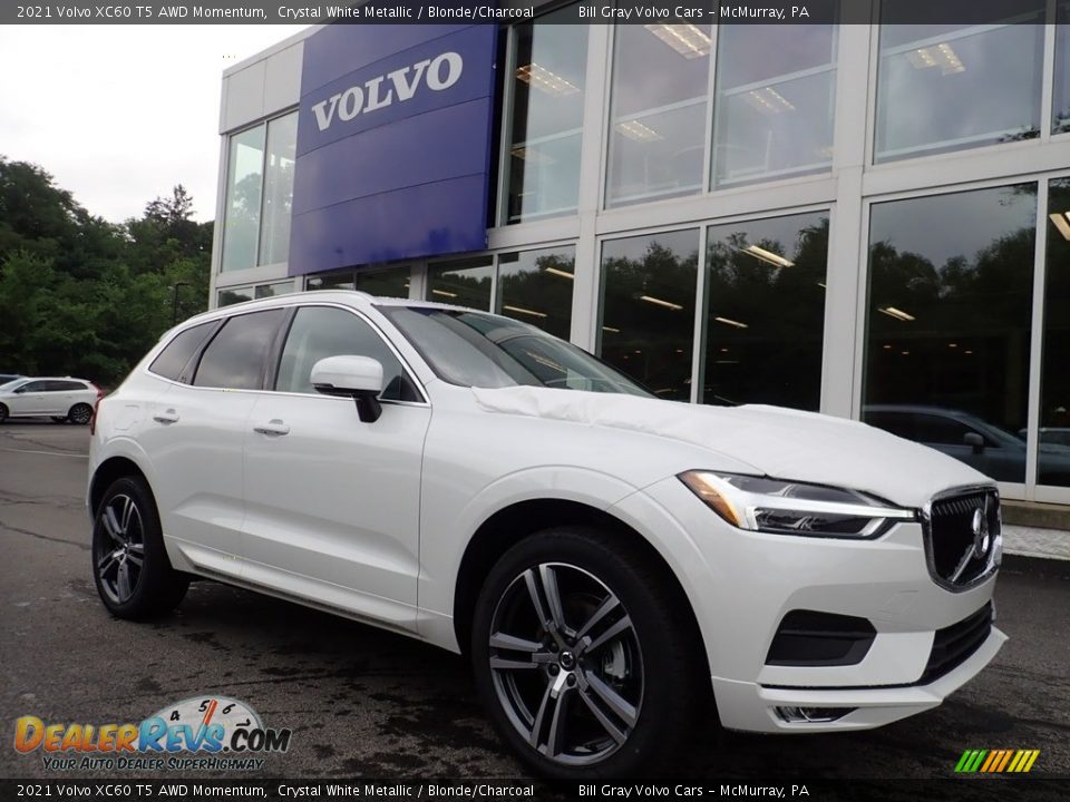 Front 3/4 View of 2021 Volvo XC60 T5 AWD Momentum Photo #1