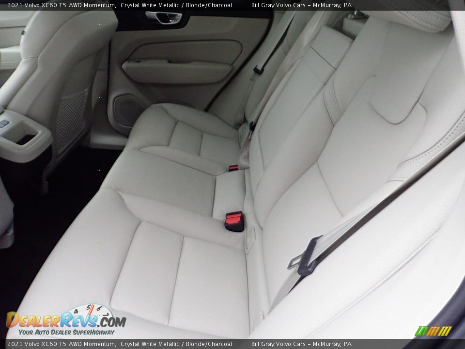 2021 Volvo XC60 T5 AWD Momentum Crystal White Metallic / Blonde/Charcoal Photo #8