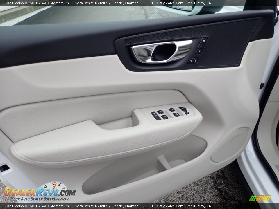 Door Panel of 2021 Volvo XC60 T5 AWD Momentum Photo #10