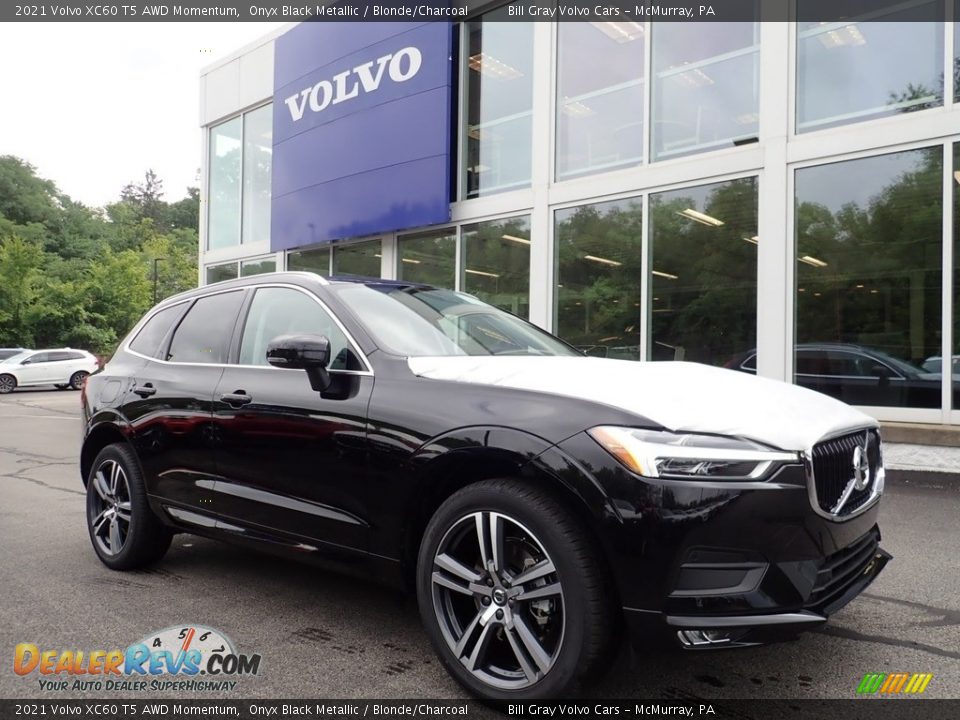 Front 3/4 View of 2021 Volvo XC60 T5 AWD Momentum Photo #1