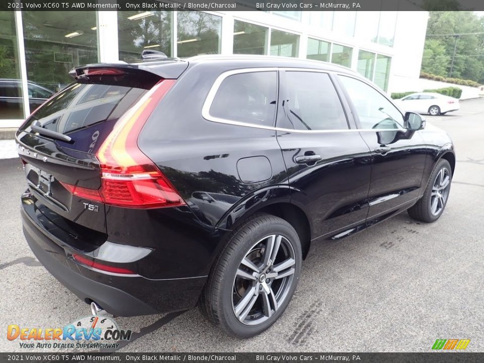 2021 Volvo XC60 T5 AWD Momentum Onyx Black Metallic / Blonde/Charcoal Photo #2