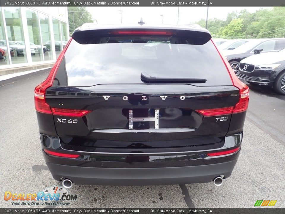 2021 Volvo XC60 T5 AWD Momentum Onyx Black Metallic / Blonde/Charcoal Photo #3
