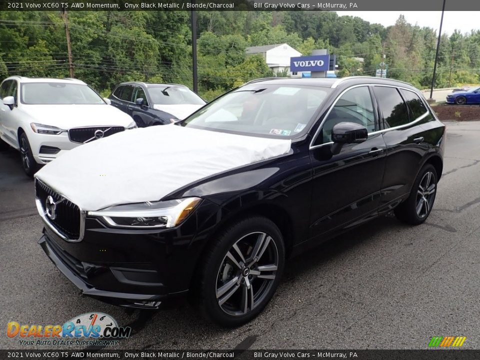 2021 Volvo XC60 T5 AWD Momentum Onyx Black Metallic / Blonde/Charcoal Photo #5