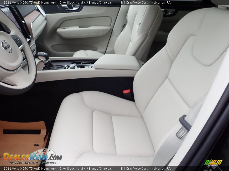 2021 Volvo XC60 T5 AWD Momentum Onyx Black Metallic / Blonde/Charcoal Photo #7