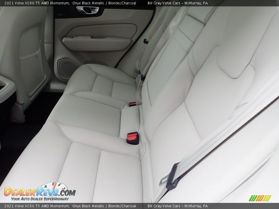 2021 Volvo XC60 T5 AWD Momentum Onyx Black Metallic / Blonde/Charcoal Photo #8