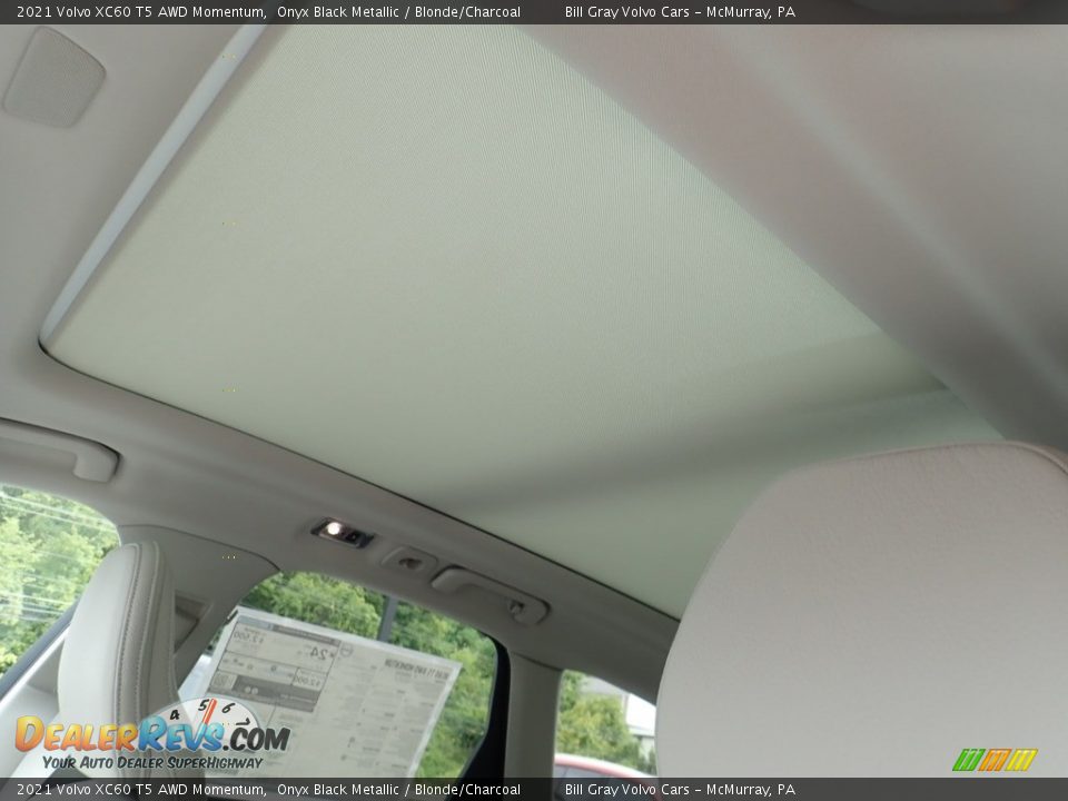 2021 Volvo XC60 T5 AWD Momentum Onyx Black Metallic / Blonde/Charcoal Photo #12