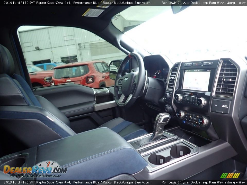 Front Seat of 2019 Ford F150 SVT Raptor SuperCrew 4x4 Photo #11