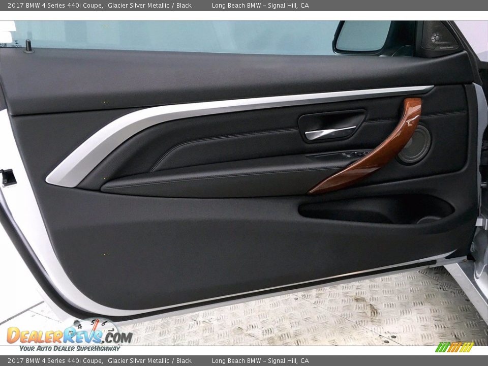 Door Panel of 2017 BMW 4 Series 440i Coupe Photo #23