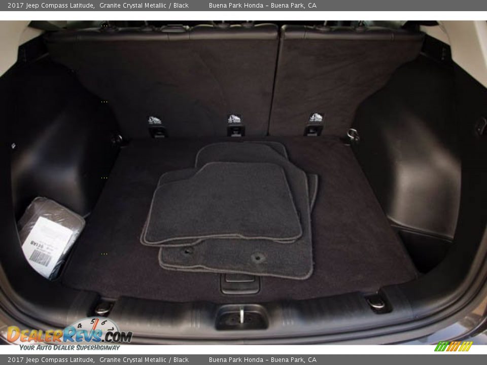 2017 Jeep Compass Latitude Granite Crystal Metallic / Black Photo #17