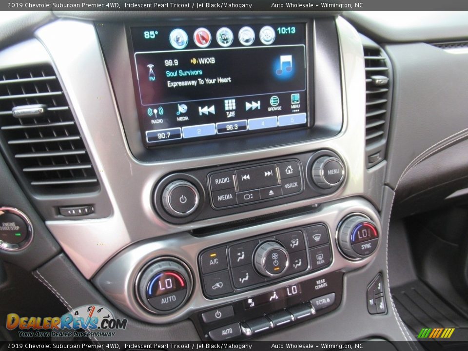 2019 Chevrolet Suburban Premier 4WD Iridescent Pearl Tricoat / Jet Black/Mahogany Photo #17