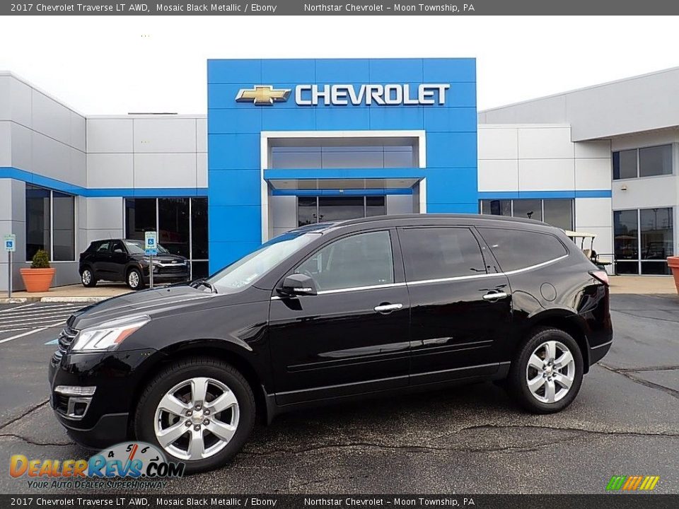 Front 3/4 View of 2017 Chevrolet Traverse LT AWD Photo #1