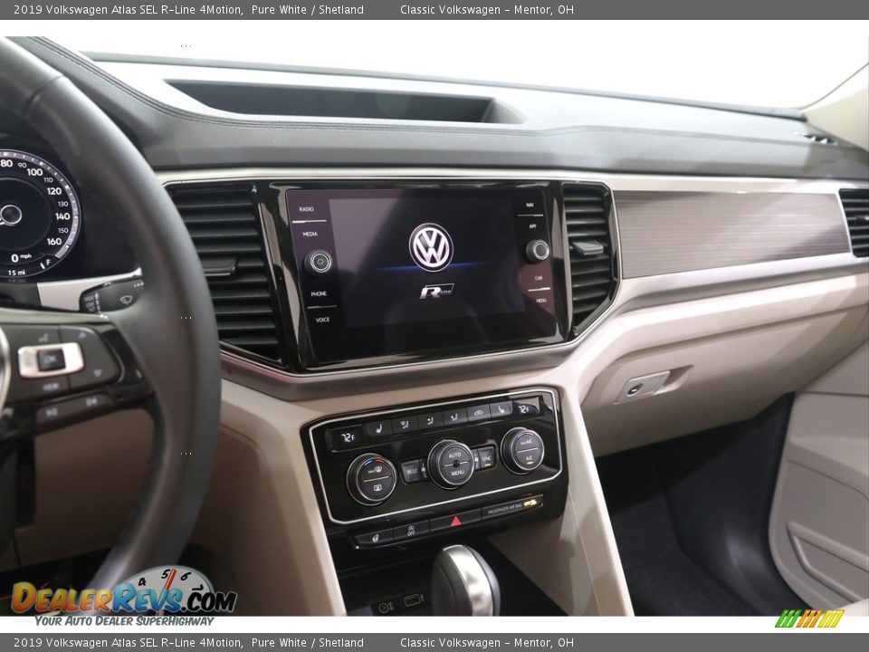 Controls of 2019 Volkswagen Atlas SEL R-Line 4Motion Photo #8