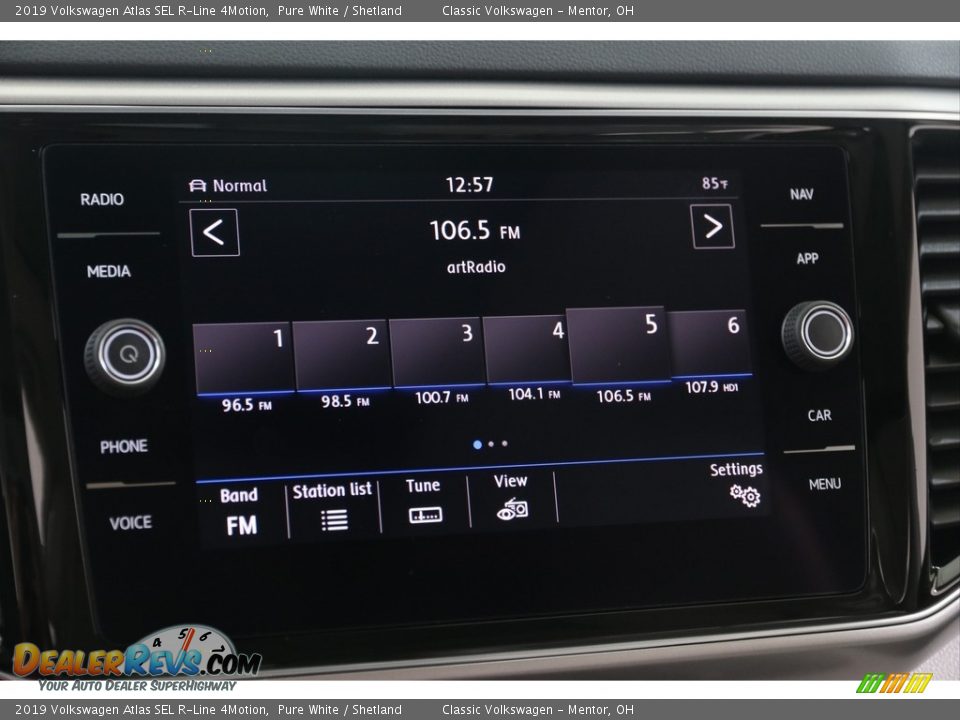 Controls of 2019 Volkswagen Atlas SEL R-Line 4Motion Photo #10