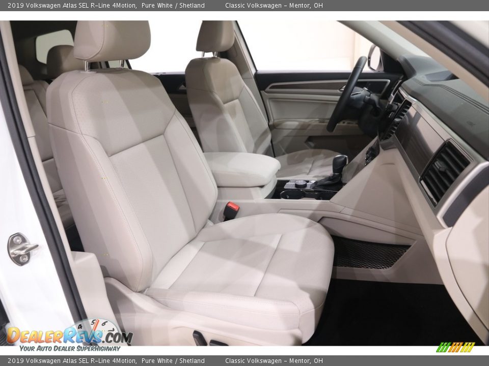 Front Seat of 2019 Volkswagen Atlas SEL R-Line 4Motion Photo #13