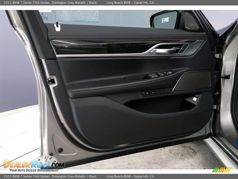 Door Panel of 2021 BMW 7 Series 740i Sedan Photo #13