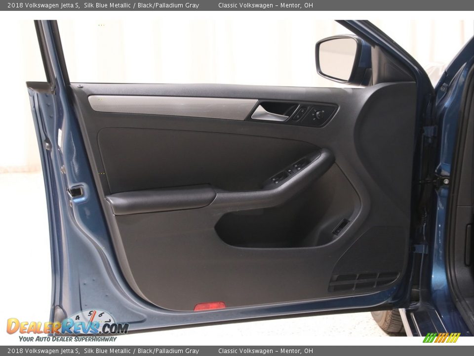 Door Panel of 2018 Volkswagen Jetta S Photo #4
