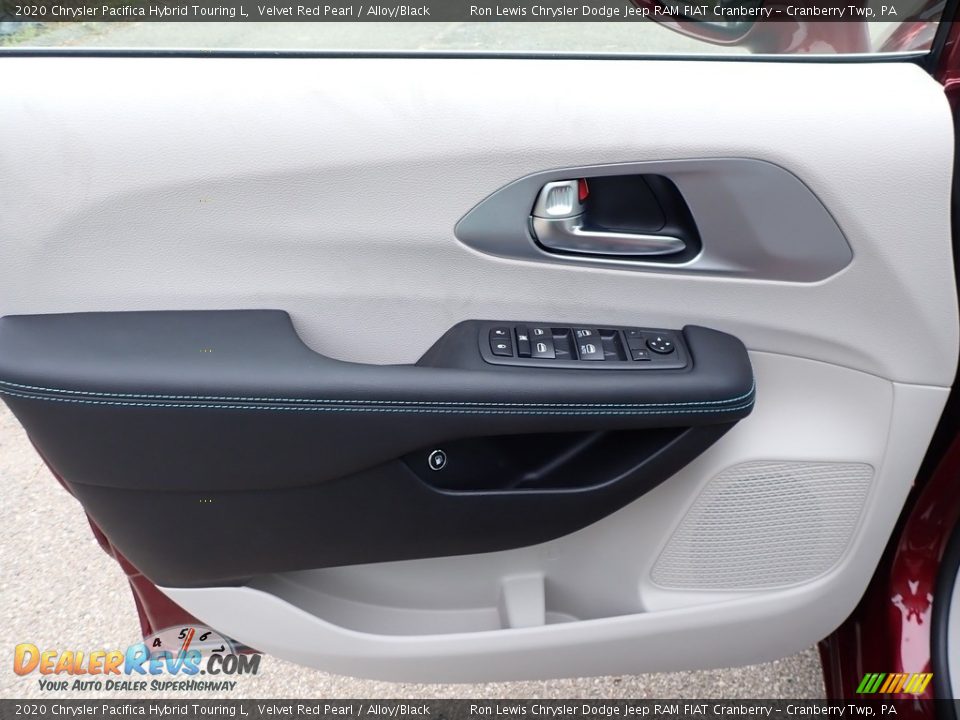Door Panel of 2020 Chrysler Pacifica Hybrid Touring L Photo #17