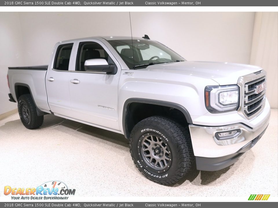 Front 3/4 View of 2018 GMC Sierra 1500 SLE Double Cab 4WD Photo #1