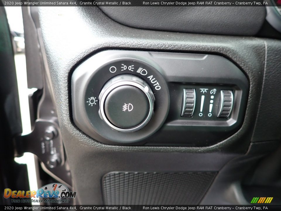 2020 Jeep Wrangler Unlimited Sahara 4x4 Granite Crystal Metallic / Black Photo #17