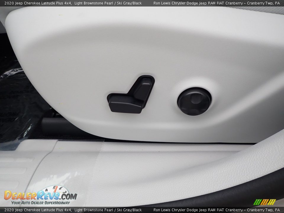 2020 Jeep Cherokee Latitude Plus 4x4 Light Brownstone Pearl / Ski Gray/Black Photo #12