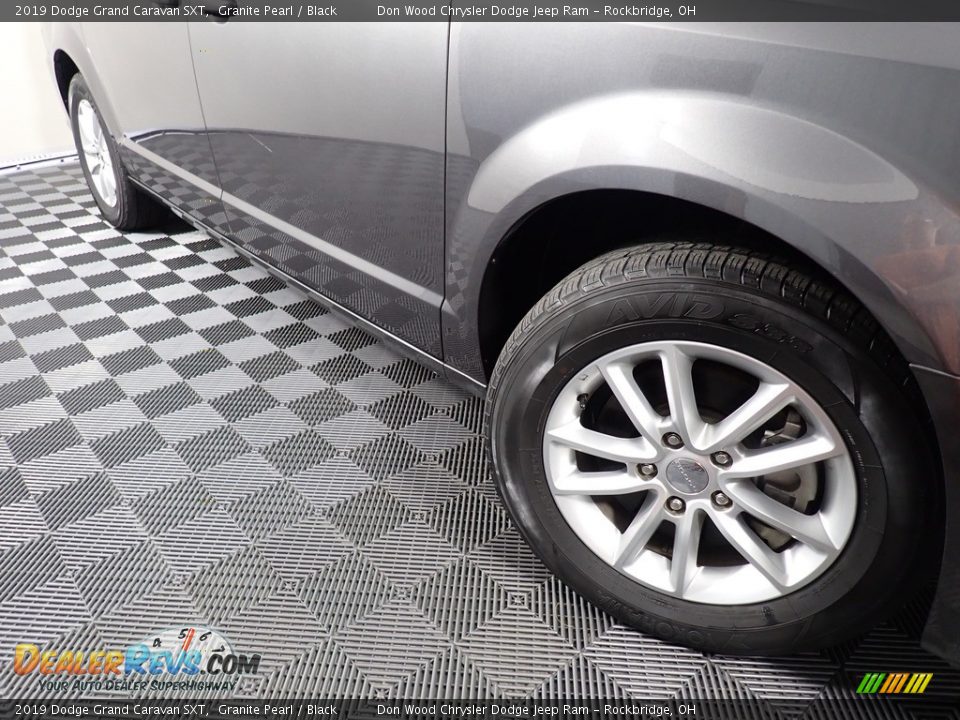 2019 Dodge Grand Caravan SXT Granite Pearl / Black Photo #4