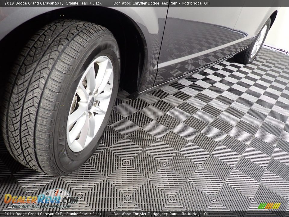 2019 Dodge Grand Caravan SXT Granite Pearl / Black Photo #9