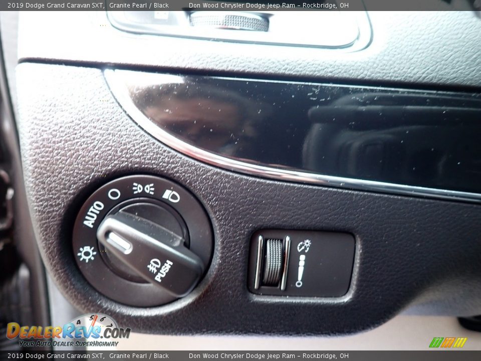 2019 Dodge Grand Caravan SXT Granite Pearl / Black Photo #22