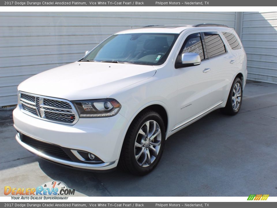 Front 3/4 View of 2017 Dodge Durango Citadel Anodized Platinum Photo #4