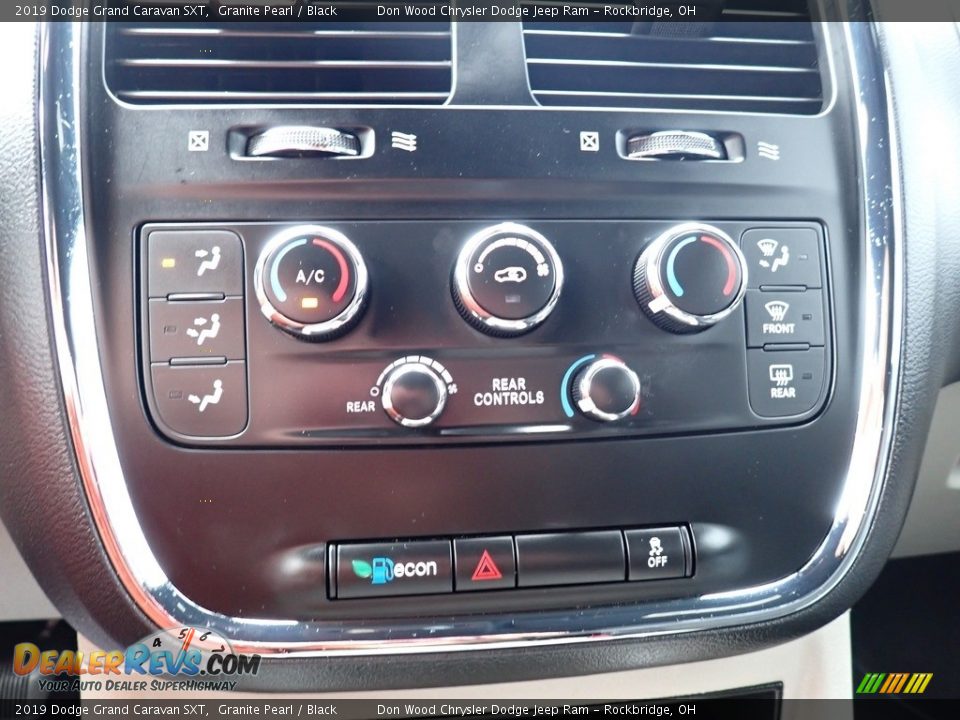 2019 Dodge Grand Caravan SXT Granite Pearl / Black Photo #30