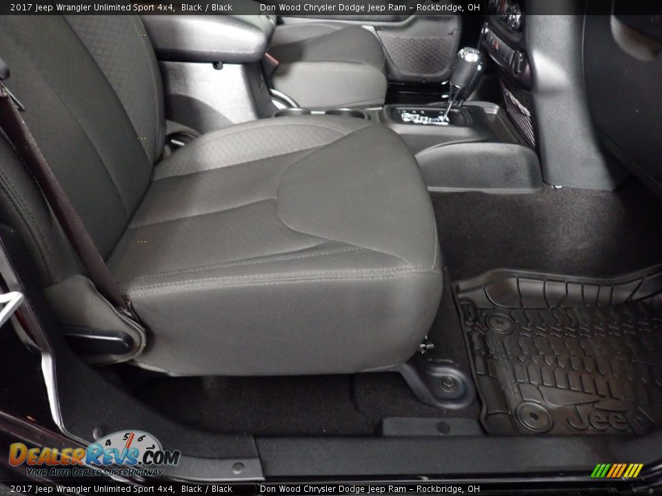 2017 Jeep Wrangler Unlimited Sport 4x4 Black / Black Photo #28