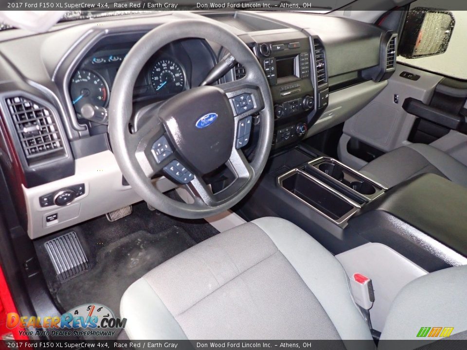 Dashboard of 2017 Ford F150 XL SuperCrew 4x4 Photo #17