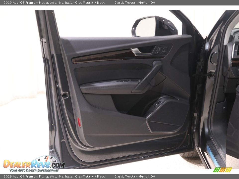 Door Panel of 2019 Audi Q5 Premium Plus quattro Photo #4