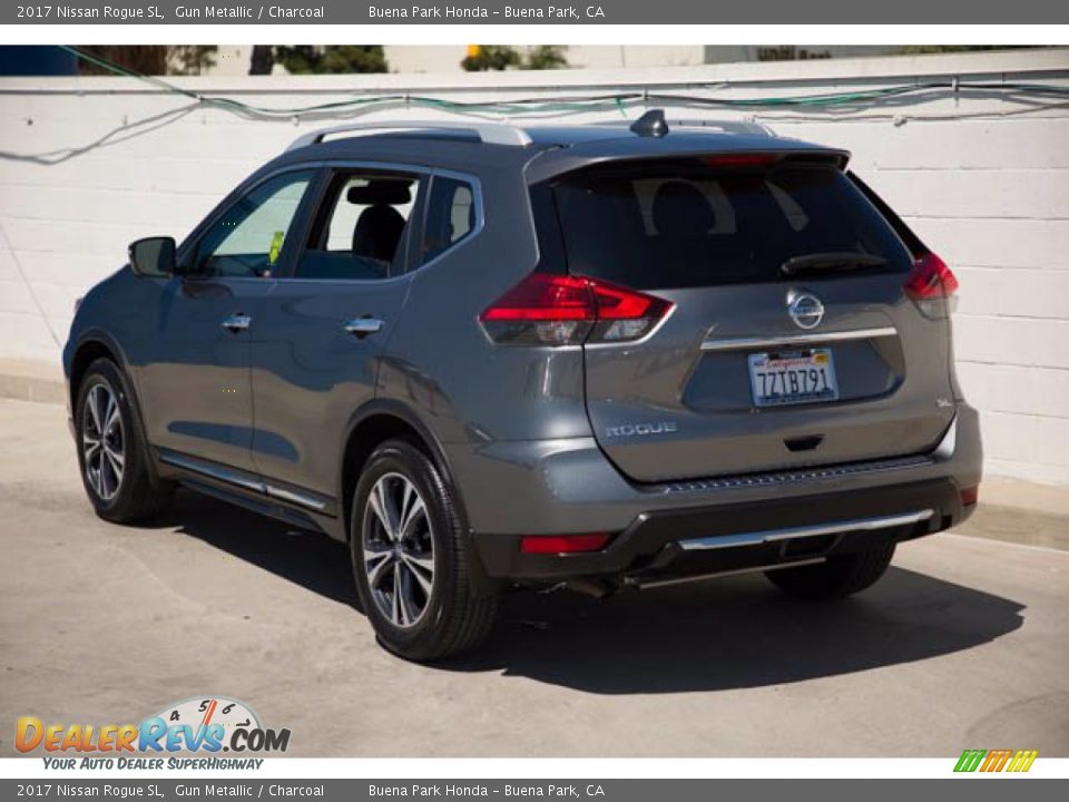 2017 Nissan Rogue SL Gun Metallic / Charcoal Photo #2