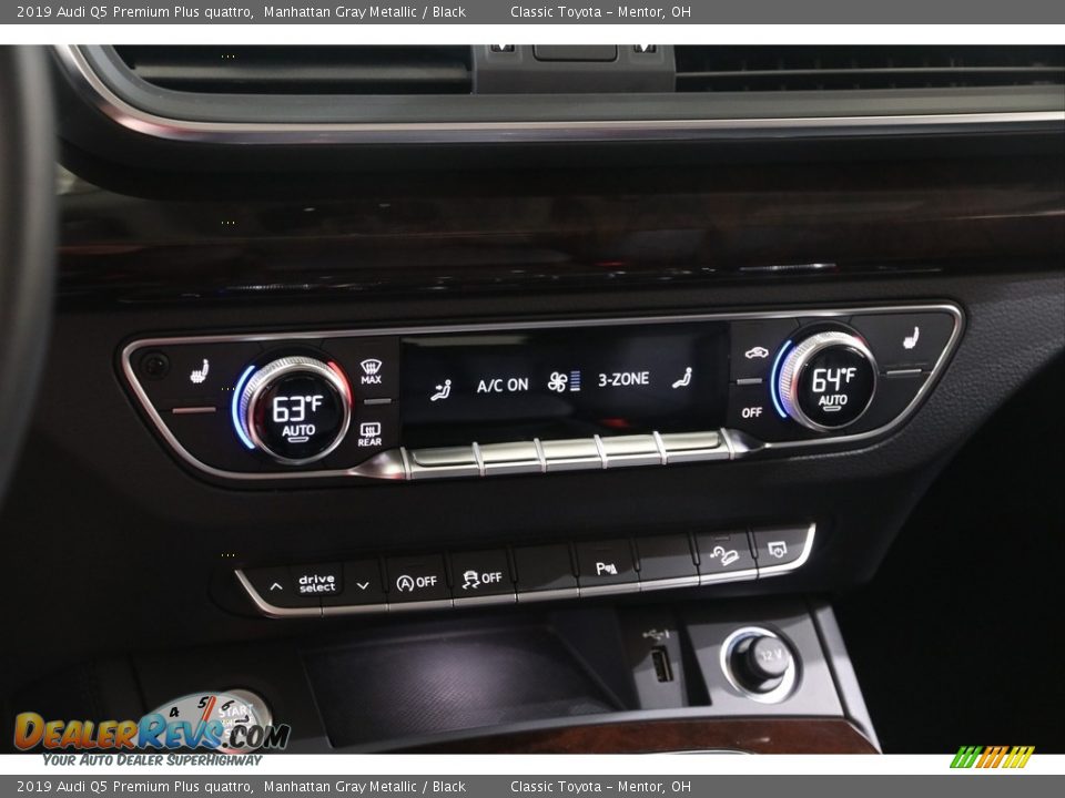 Controls of 2019 Audi Q5 Premium Plus quattro Photo #13