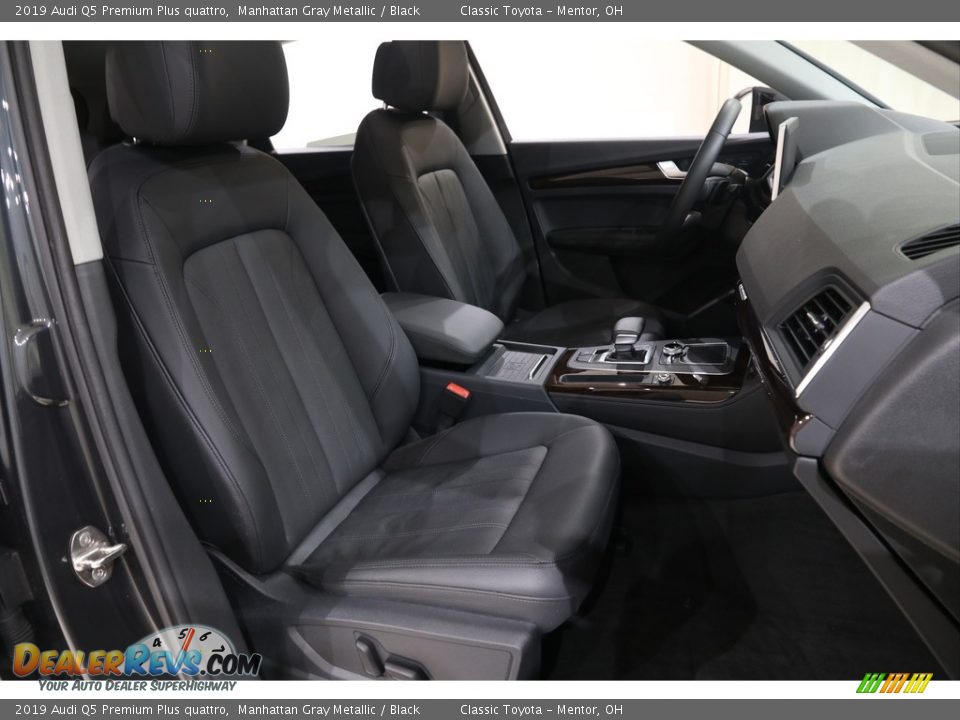 Front Seat of 2019 Audi Q5 Premium Plus quattro Photo #16