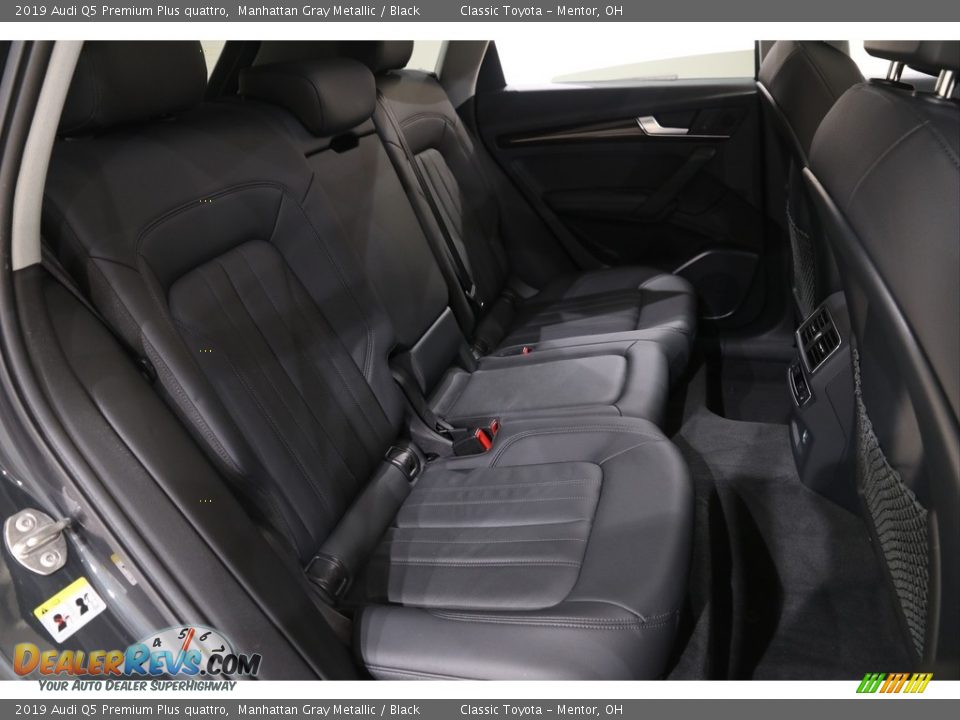 Rear Seat of 2019 Audi Q5 Premium Plus quattro Photo #17