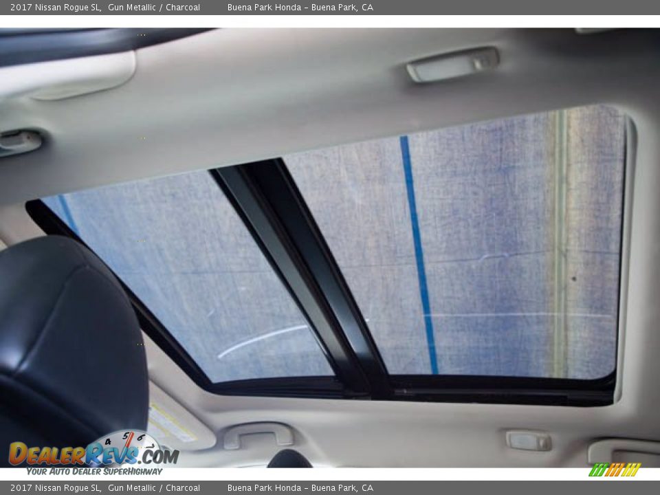 Sunroof of 2017 Nissan Rogue SL Photo #17