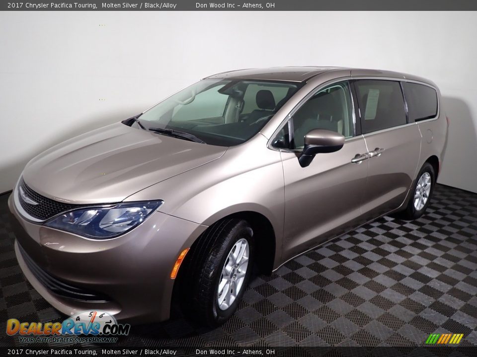 Front 3/4 View of 2017 Chrysler Pacifica Touring Photo #7