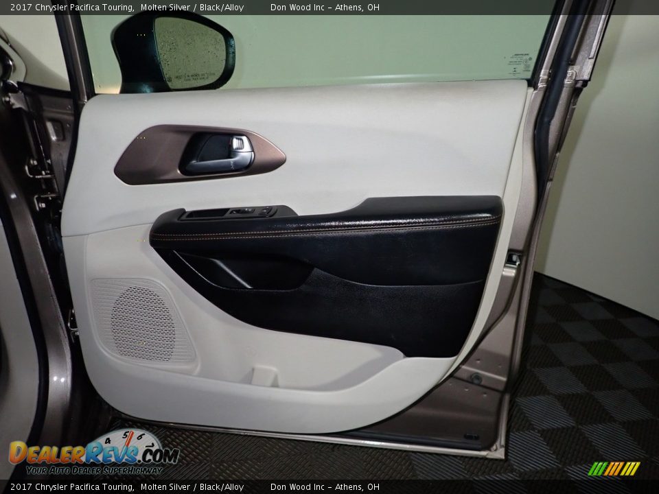 2017 Chrysler Pacifica Touring Molten Silver / Black/Alloy Photo #26
