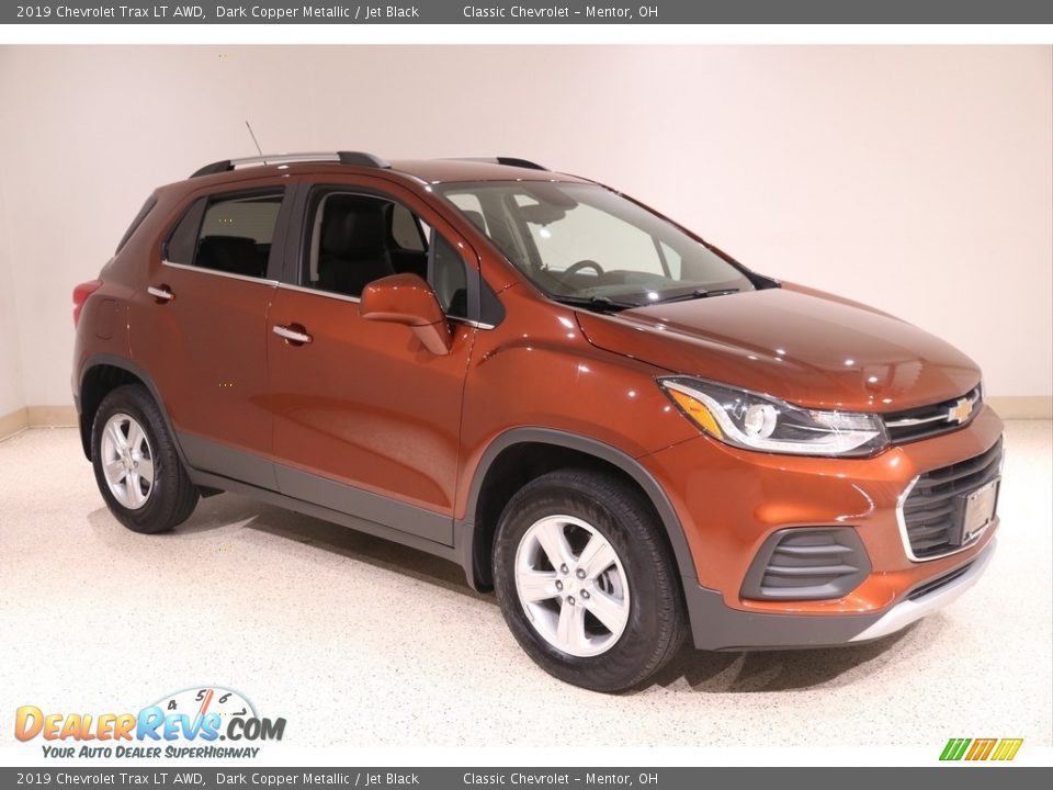 Front 3/4 View of 2019 Chevrolet Trax LT AWD Photo #1