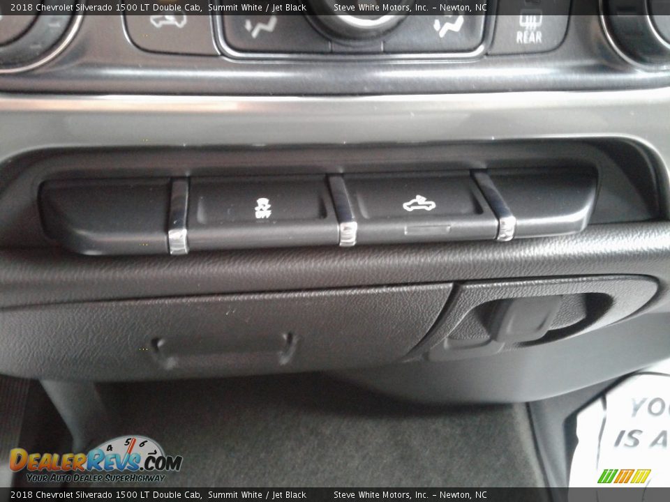 Controls of 2018 Chevrolet Silverado 1500 LT Double Cab Photo #28