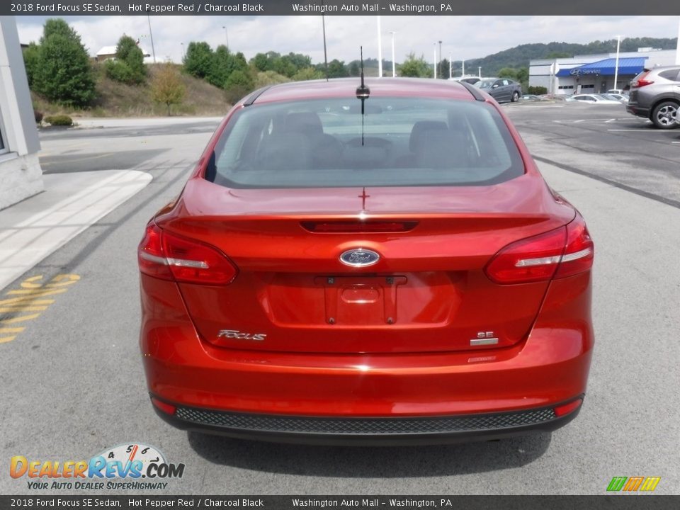 2018 Ford Focus SE Sedan Hot Pepper Red / Charcoal Black Photo #8