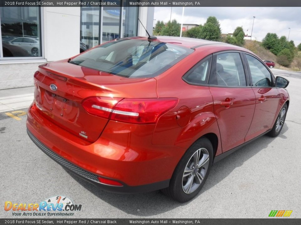 2018 Ford Focus SE Sedan Hot Pepper Red / Charcoal Black Photo #9