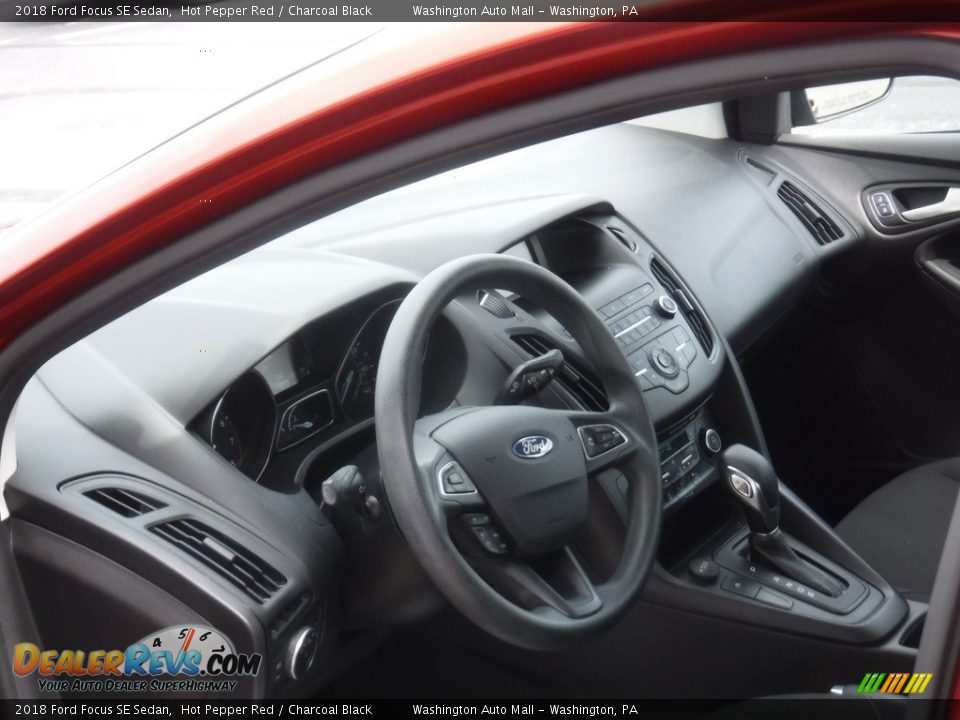 2018 Ford Focus SE Sedan Hot Pepper Red / Charcoal Black Photo #11