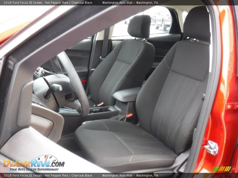 2018 Ford Focus SE Sedan Hot Pepper Red / Charcoal Black Photo #12