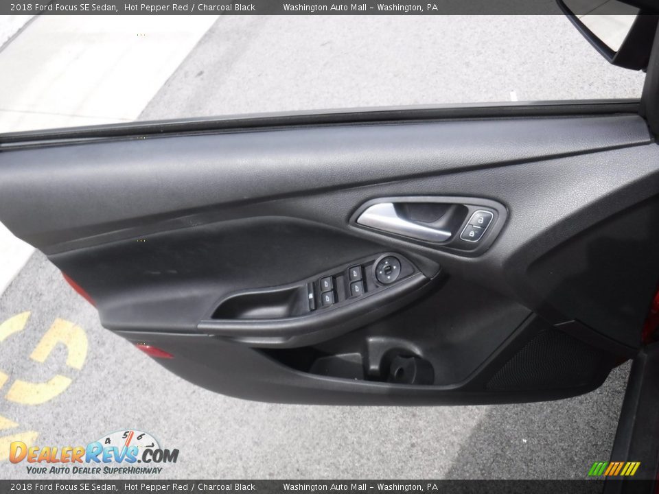 2018 Ford Focus SE Sedan Hot Pepper Red / Charcoal Black Photo #13