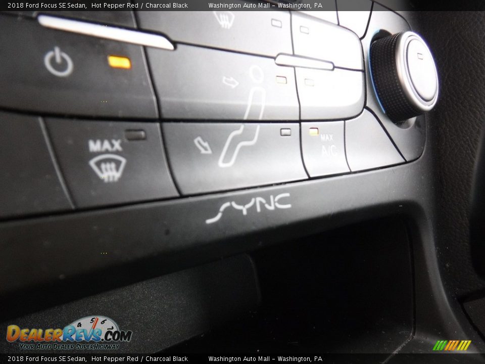 2018 Ford Focus SE Sedan Hot Pepper Red / Charcoal Black Photo #18