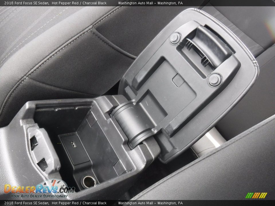 2018 Ford Focus SE Sedan Hot Pepper Red / Charcoal Black Photo #24